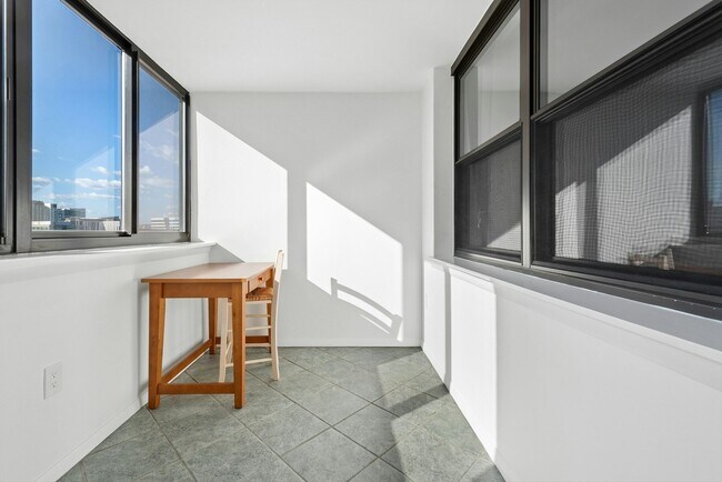 Building Photo - 8 Whittier Pl