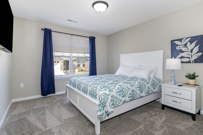 Building Photo - 10 W Persimmon Dr