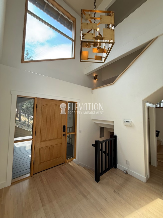 Building Photo - 5BR / 3.5BA Forest Retreat in NW Bend with ADU included
