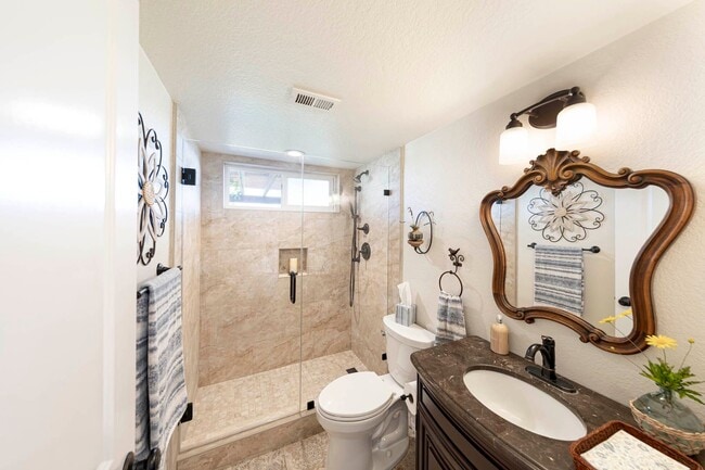 Building Photo - Adorable Short Term Furnished San Clemente Rental Home