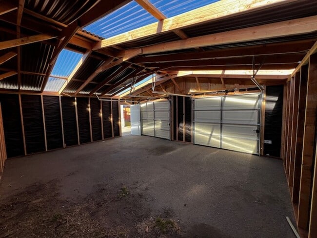 Building Photo - 2br - 1/2 twin Home with yard , garage and lots of parking