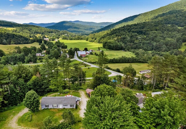 Building Photo - 90 Blueberry Hill Rd