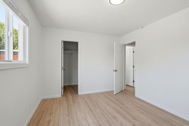 Building Photo - 1redou
