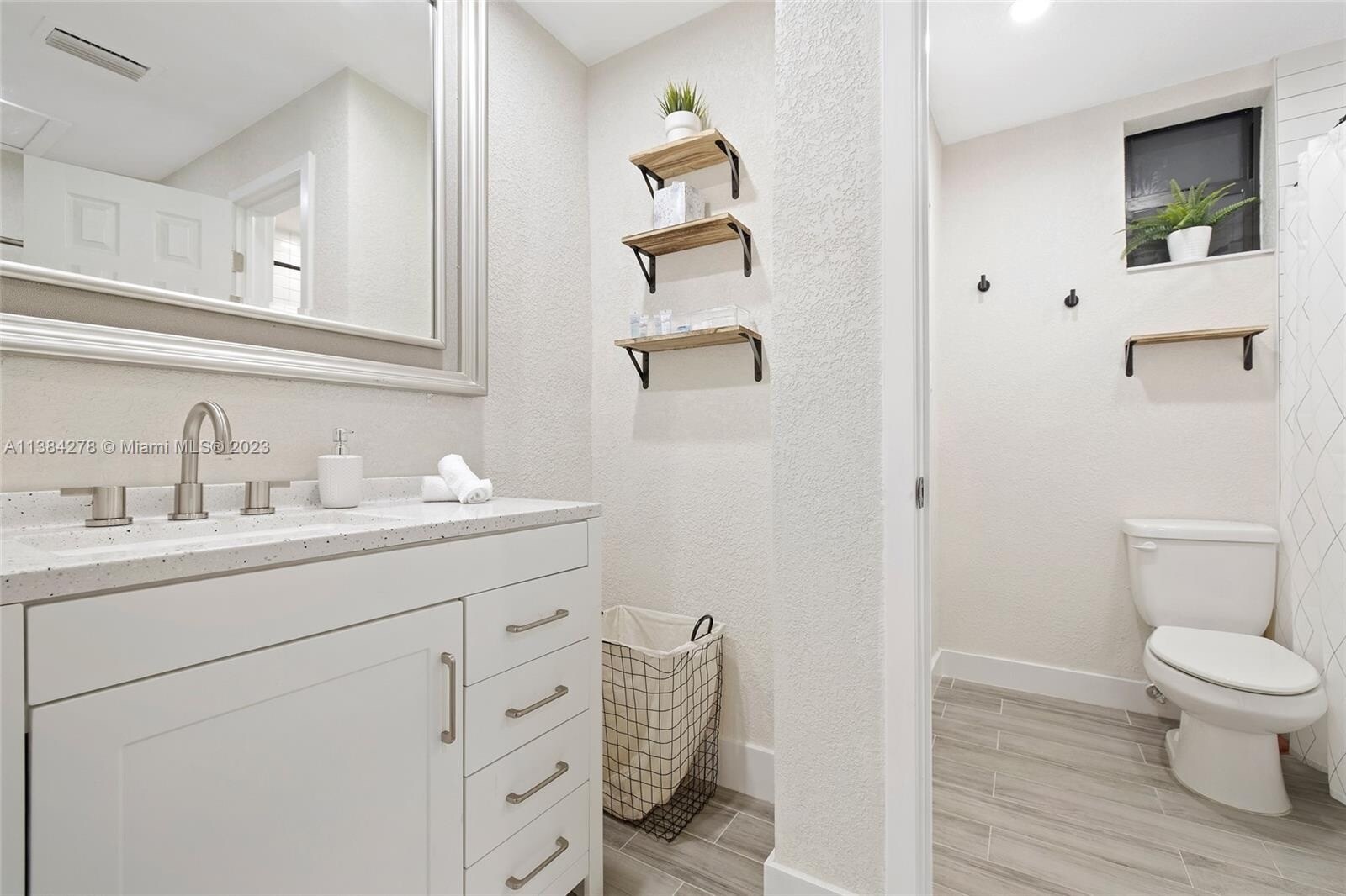 Building Photo - 601 SW 44th Pl