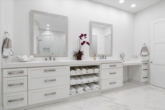 Building Photo - 2313 Golf Brook Dr