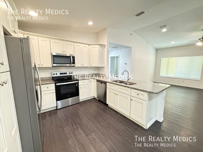 Building Photo - 303 Sequoia Dr