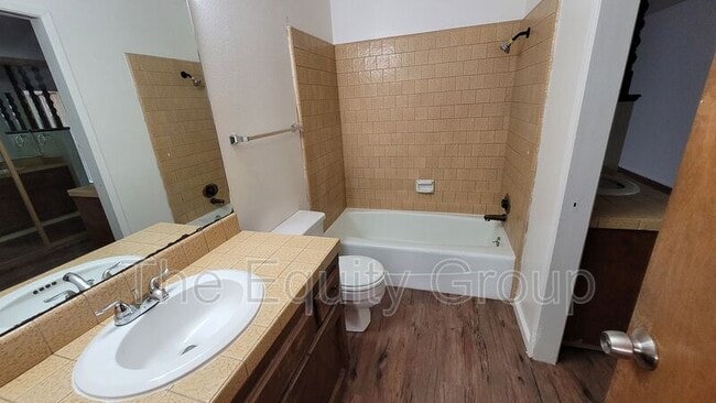 Building Photo - 5804 W Robinwood Ave