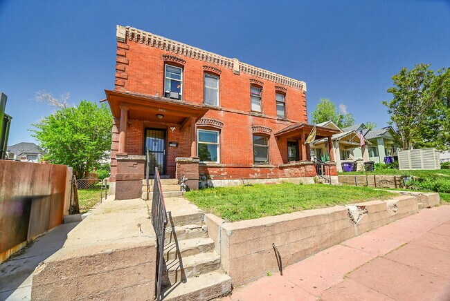 Primary Photo - $2,395 - 2 Bed, 2 Bath Townhome in Great D...