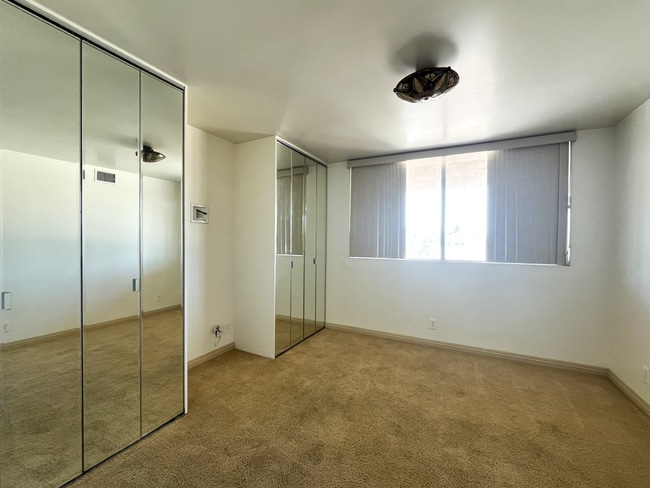 Building Photo - Available Now! 2 Bedroom, 2 Bathroom Riverside Penthouse with Views!