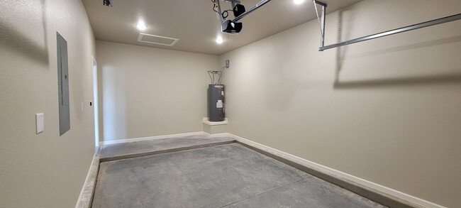 Building Photo - ra2720