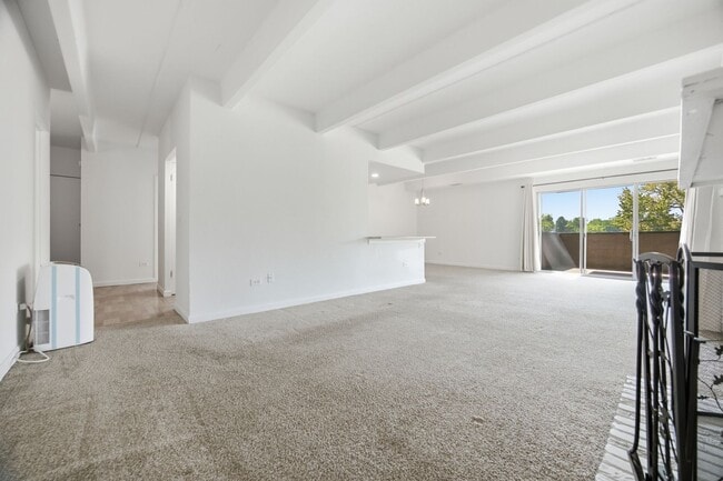Building Photo - 675 S University Blvd
