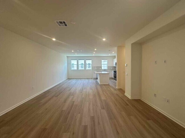 Building Photo - 4 bedroom home for leasing in Chino