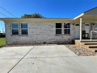 Building Photo - 4504 Eastview Ct