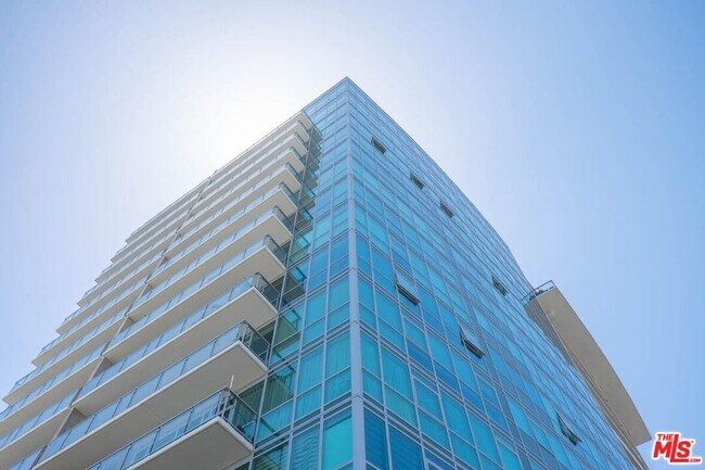 Building Photo - 3785 Wilshire Blvd