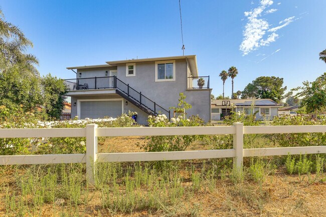 Building Photo - 2022 Avenida Del Diablo