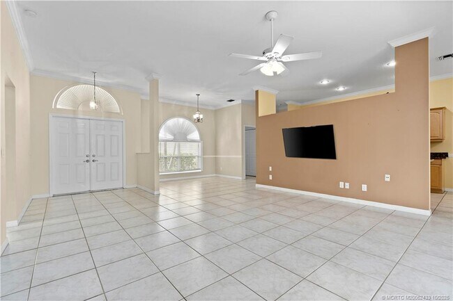 Building Photo - 4469 SE Tall Pines Ave