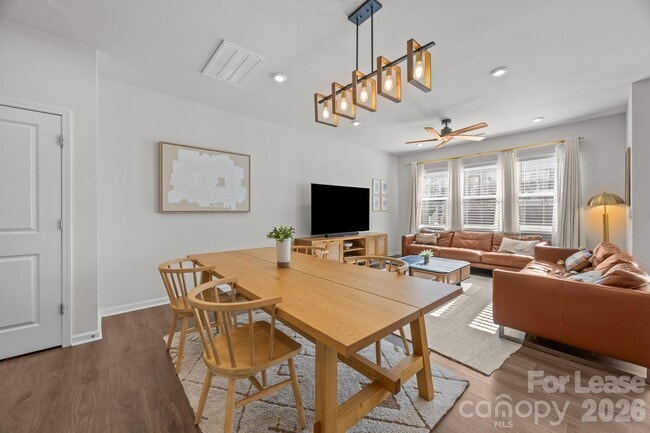 Building Photo - 915 Kinsey Aly