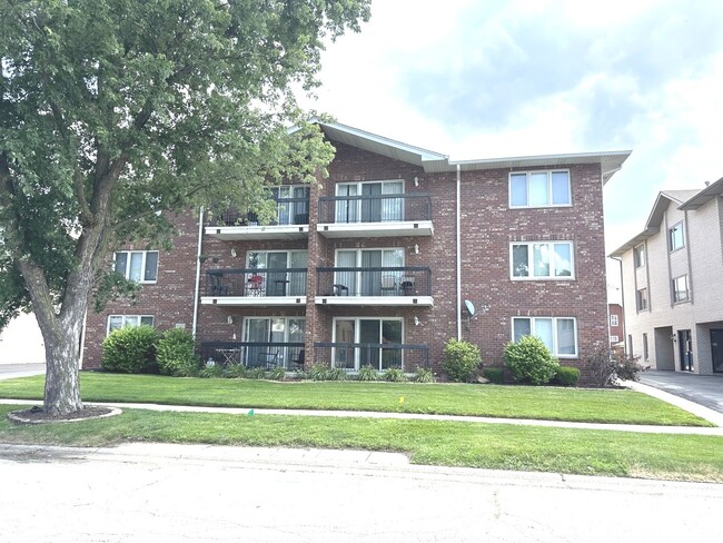 Building Photo - 9529 Minnick Ave