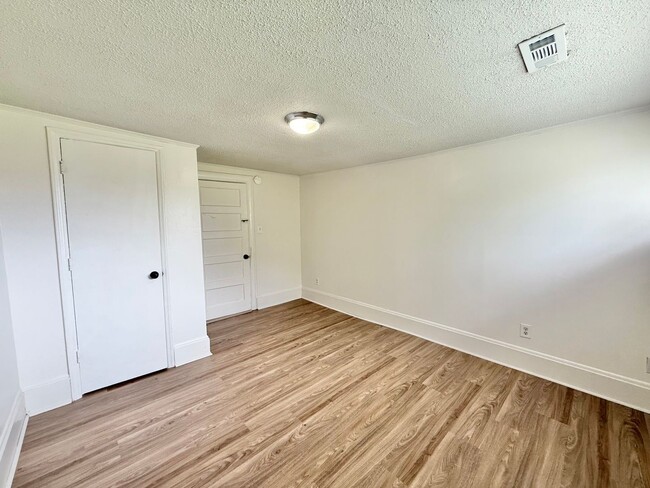 Building Photo - Charming 3BD, 1BA Garner Condo Near White ...
