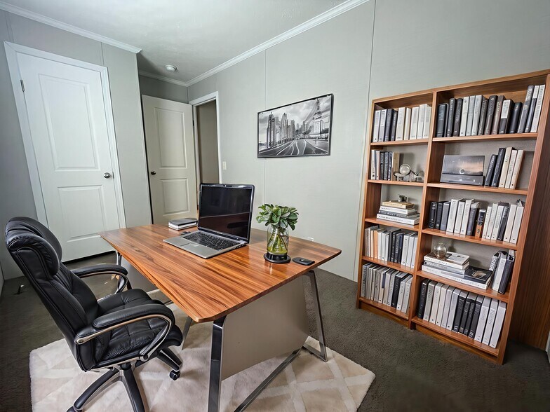 Building Photo - 16185 Notre Dame St