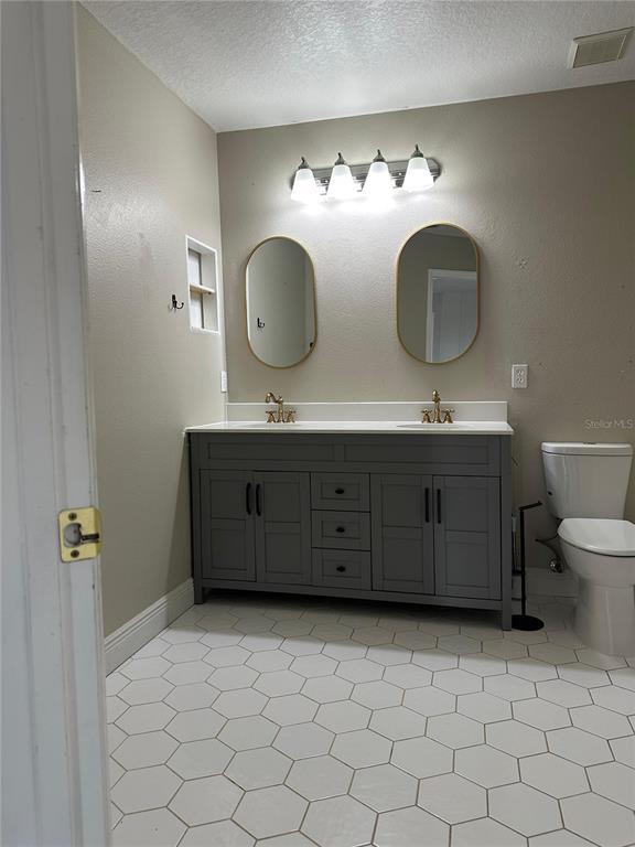 Building Photo - 211 Roseling Crossing