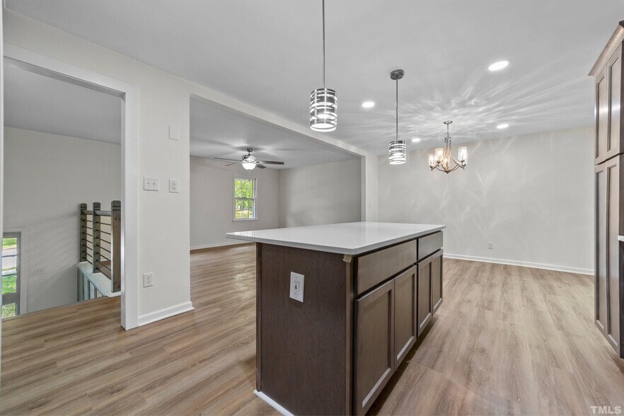 Building Photo - Room in Single Family Home on Buckingham Rd