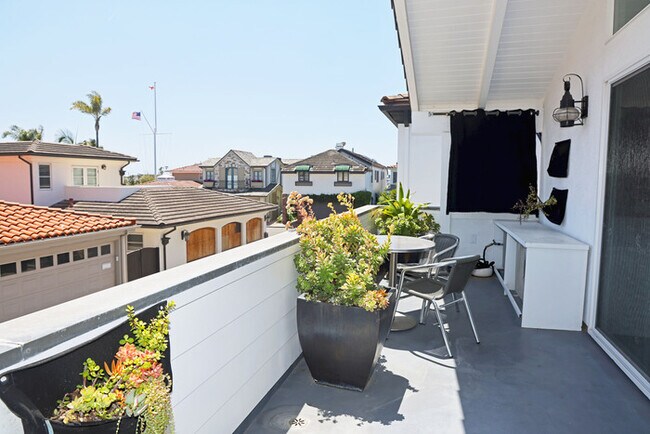 Building Photo - Lido Isle Rental