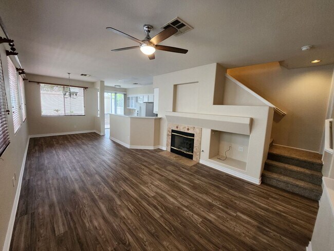 Building Photo - Beautiful remodeled 3 bedroom, 2.5 bath town home in Triana Scripps Ranch