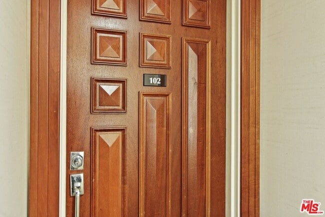 Building Photo - 2203 Ocean Ave