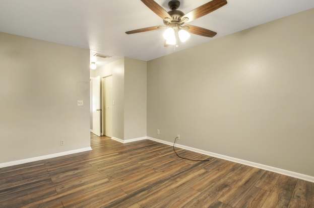 Building Photo - 113 Pinewood Ct