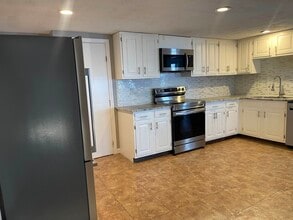 Building Photo - 520 Beech St