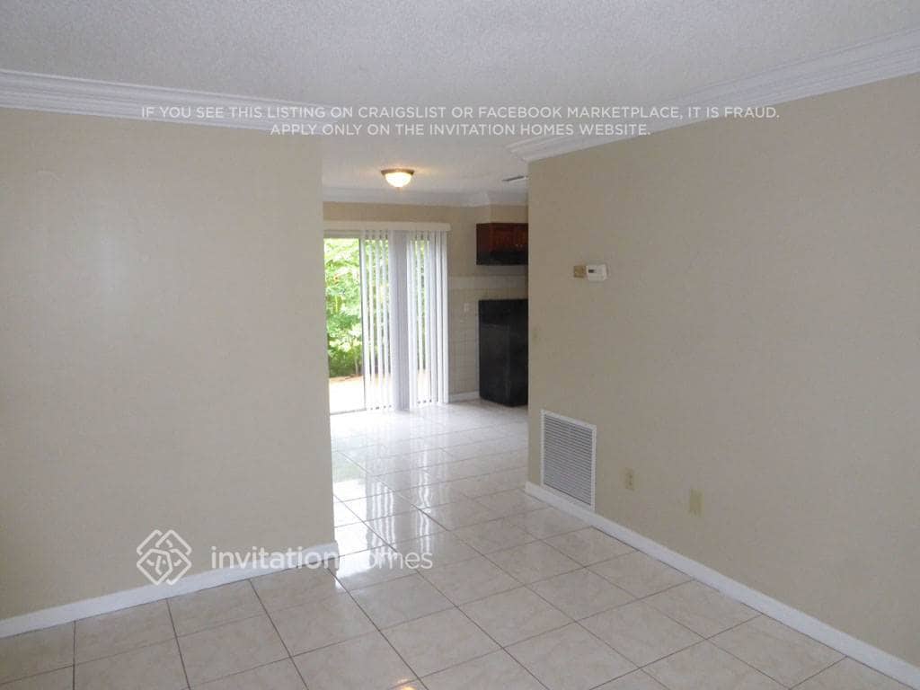 Building Photo - 4675 Addison St