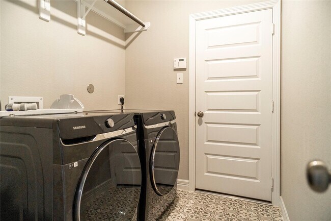 Building Photo - 29023 Laurel Grove Ln