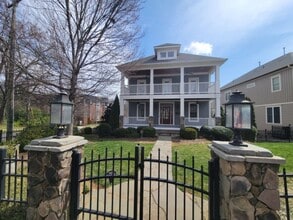 Building Photo - Spacious~Charming~Dilworth! 3800 SF 4 Beds 3.5 Baths