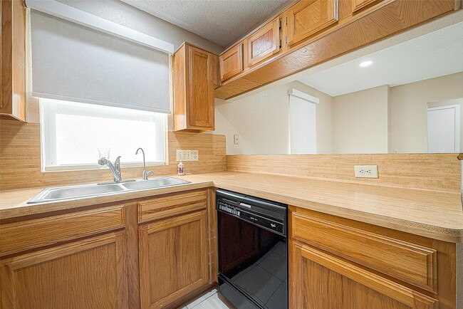 Building Photo - 3231 E Heatherock Cir