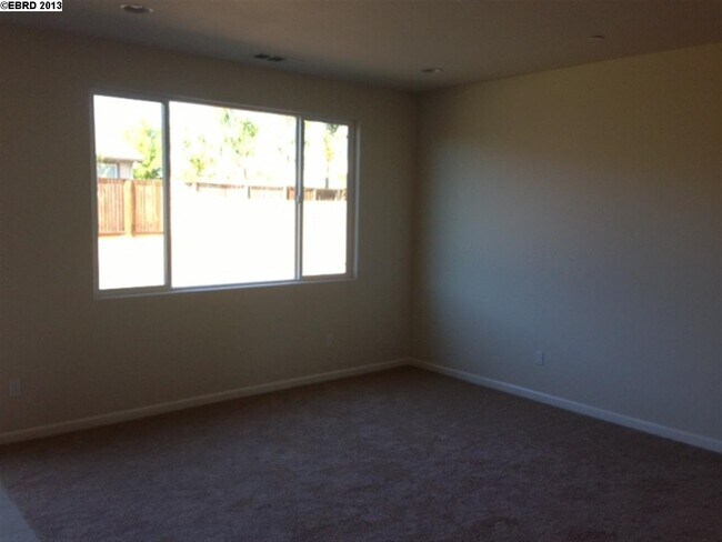 Building Photo - 494 Shannon Way