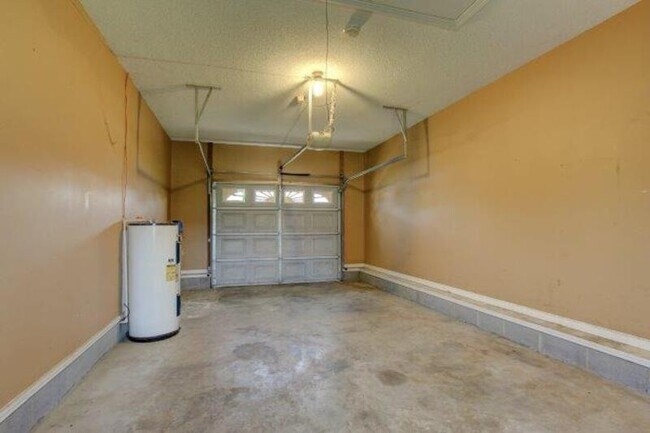 Building Photo - 207 Ruf Dr