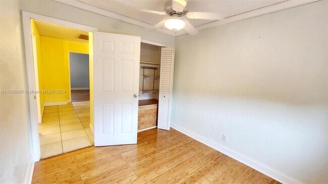 Building Photo - 6516 SW 41st Ct