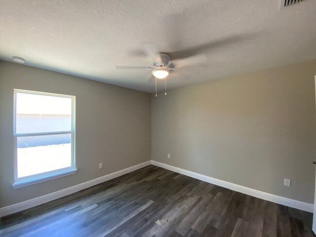 Building Photo - Custom Home - Kingsland Country Estates Desirable  4/2/2 **Won't Last**