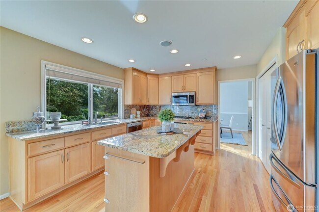 Building Photo - ? Stunning 4BR/3.5BA Home in Lake Forest P...