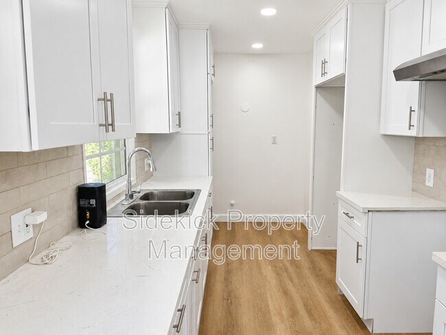 Building Photo - 8941 Songfest Dr