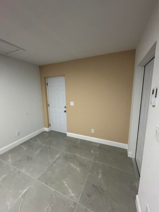 Building Photo - 441 San Mateo Dr