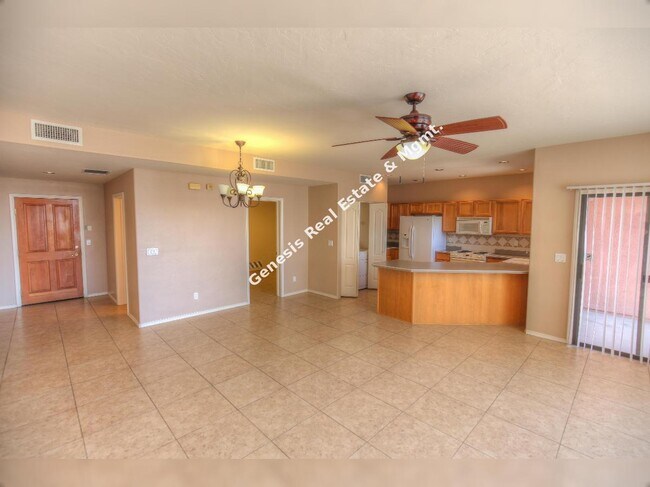 Building Photo - Charming 2-Bedroom Townhouse with Scenic Views & Cozy Fireplace in Tucson!