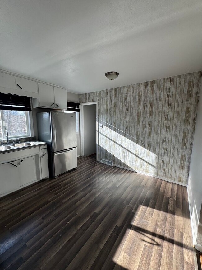 Building Photo - 3 bd 1ba charming home in Hudson IA for rent