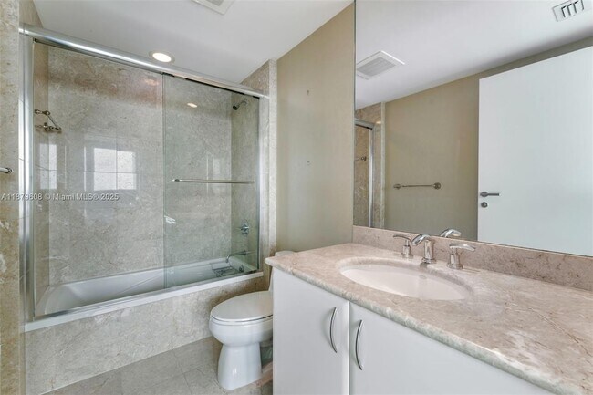 Building Photo - 1331 Brickell Bay Dr