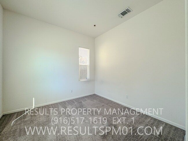 Building Photo - Beautifully upgraded Four bedroom w Loft