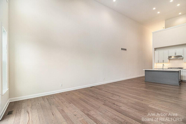 Building Photo - 3343 Roseford Blvd