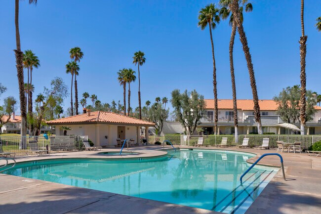 Building Photo - 651 Vista Lago Cir N