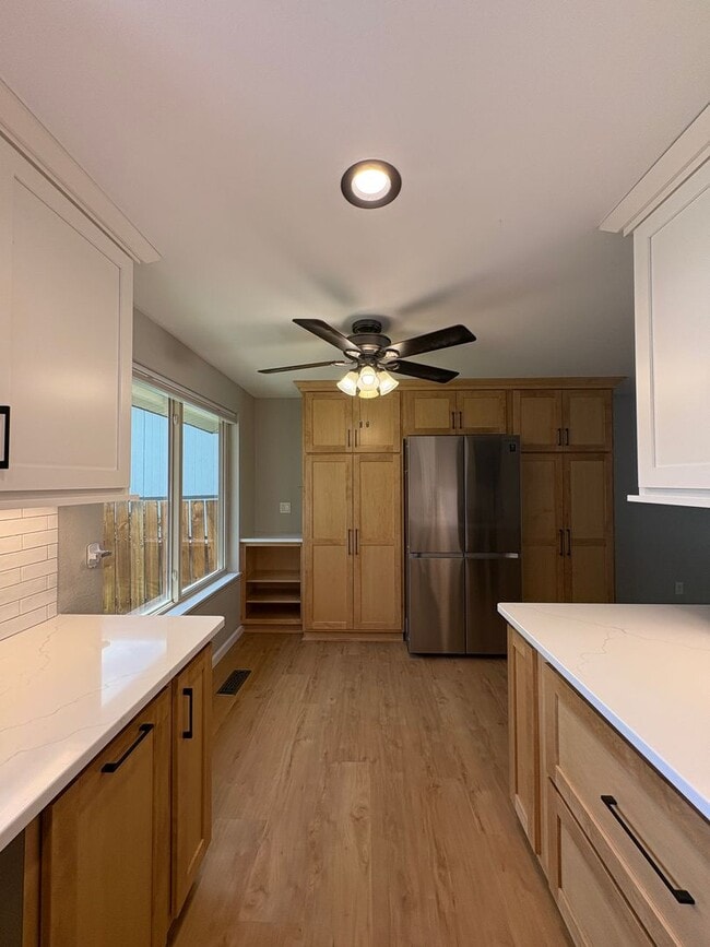 Building Photo - 1533 Ridgeview Ct