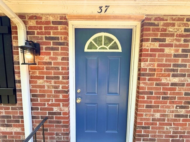 Building Photo - 37 Carriage Dr